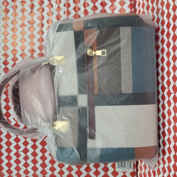 Kuoy Handbag - Picture 3 of 7